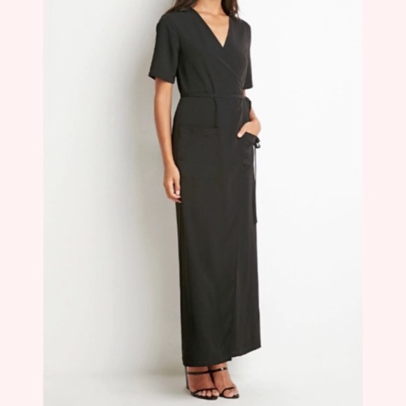 F21 | Black minimalist dress - Picture 2 of 6